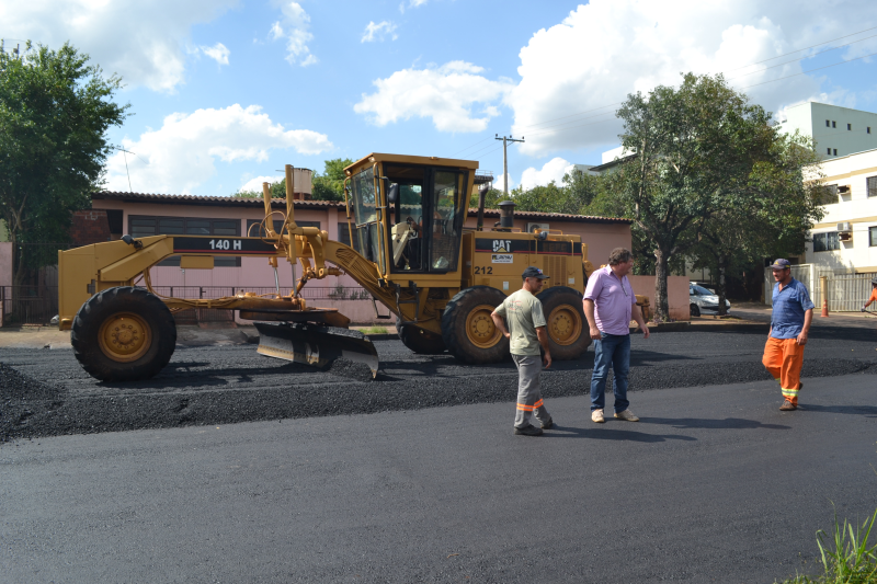 Rua Gaspar Martins recebe nova pavimentação asfáltica